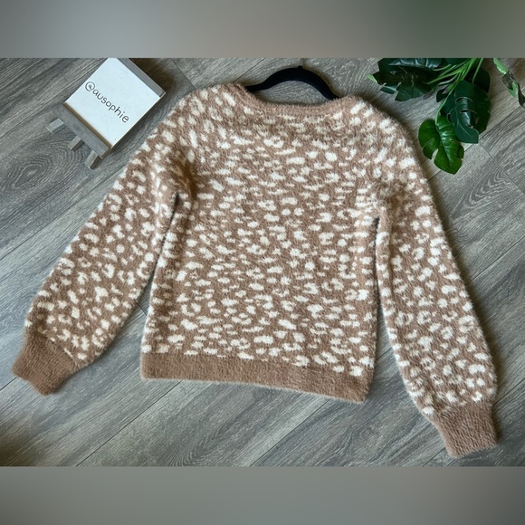 Abercrombie & fitch Soft A+F Collection Cheetah Leopard Eyelash Sweater. Size XS - Picture 7 of 11